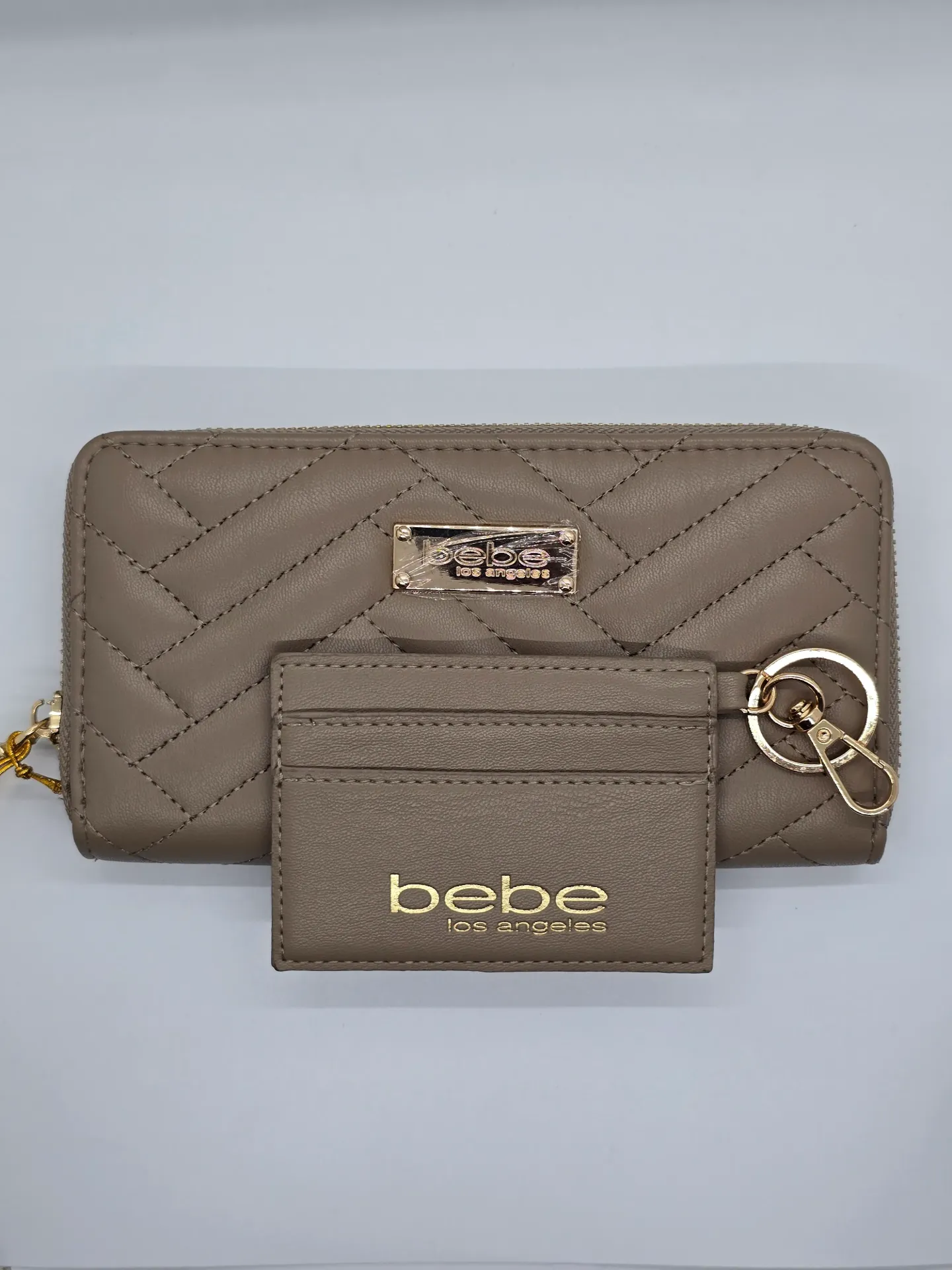 Bebe LA. Billetera y Tarjetero