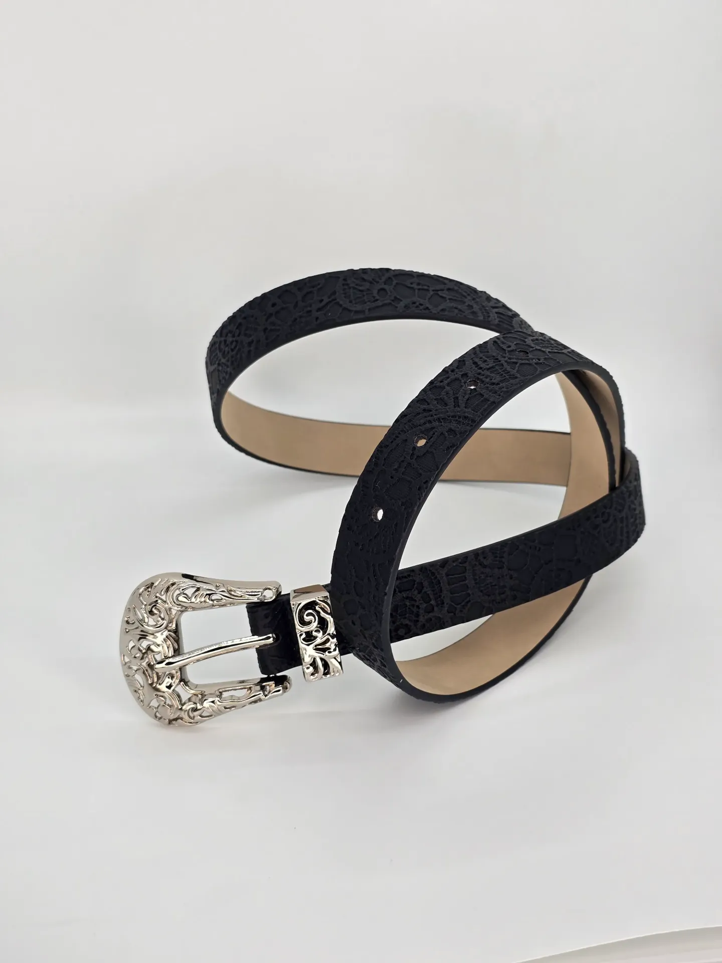 Vince Camuto, Cinturon color negro